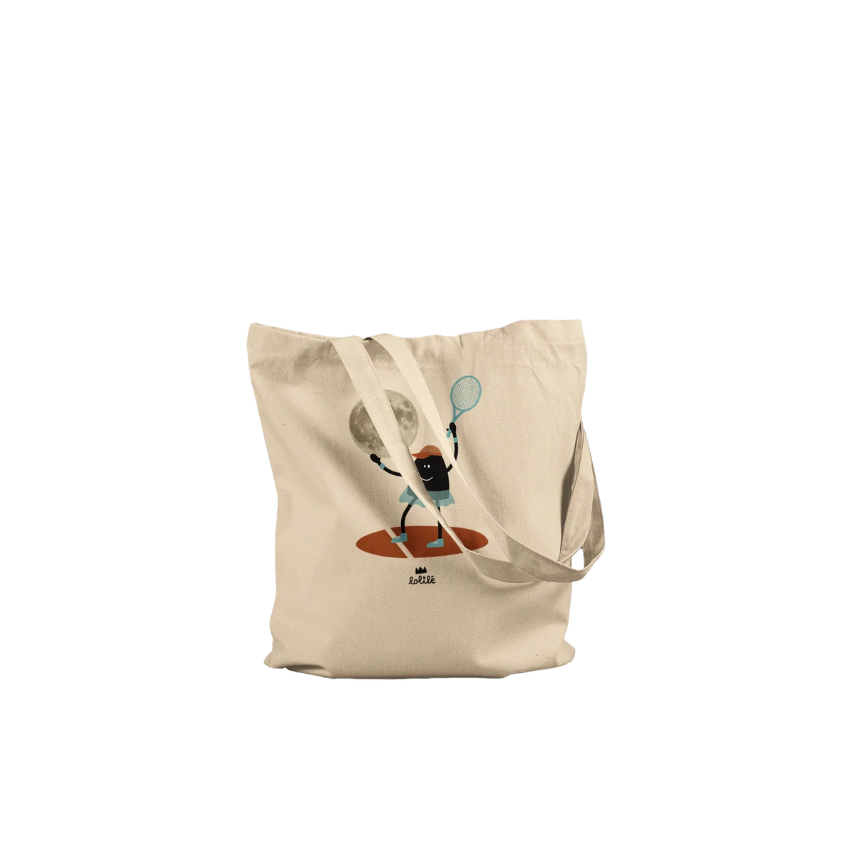 Tote bag « Jeu, set et lune » de Lolilé, représentant un petit personnage noir en tenue de tennis tenant une raquette et jouant avec une grande lune sur fond quadrillé bleu clair.